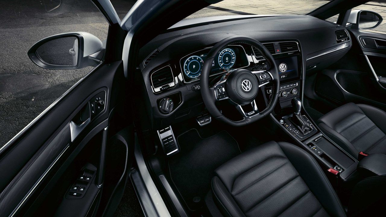 VW Golf R-Line Interieri dhe Cockpit