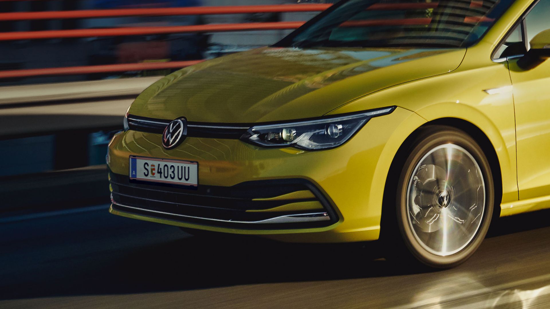 VW Golf i ri në ecje.