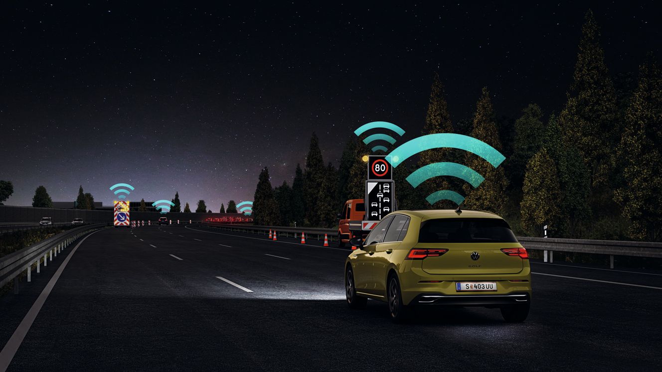 Shihet se si funksionon Car2X tek VW Golf i ri.