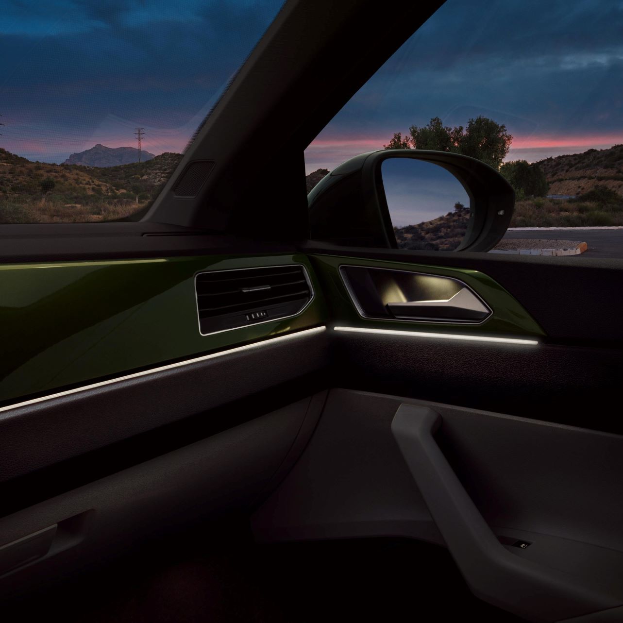 Interior vom Taigo mit grüner Ausstattung von der Beifahrertürseite aus Sicht des Beifahrers.