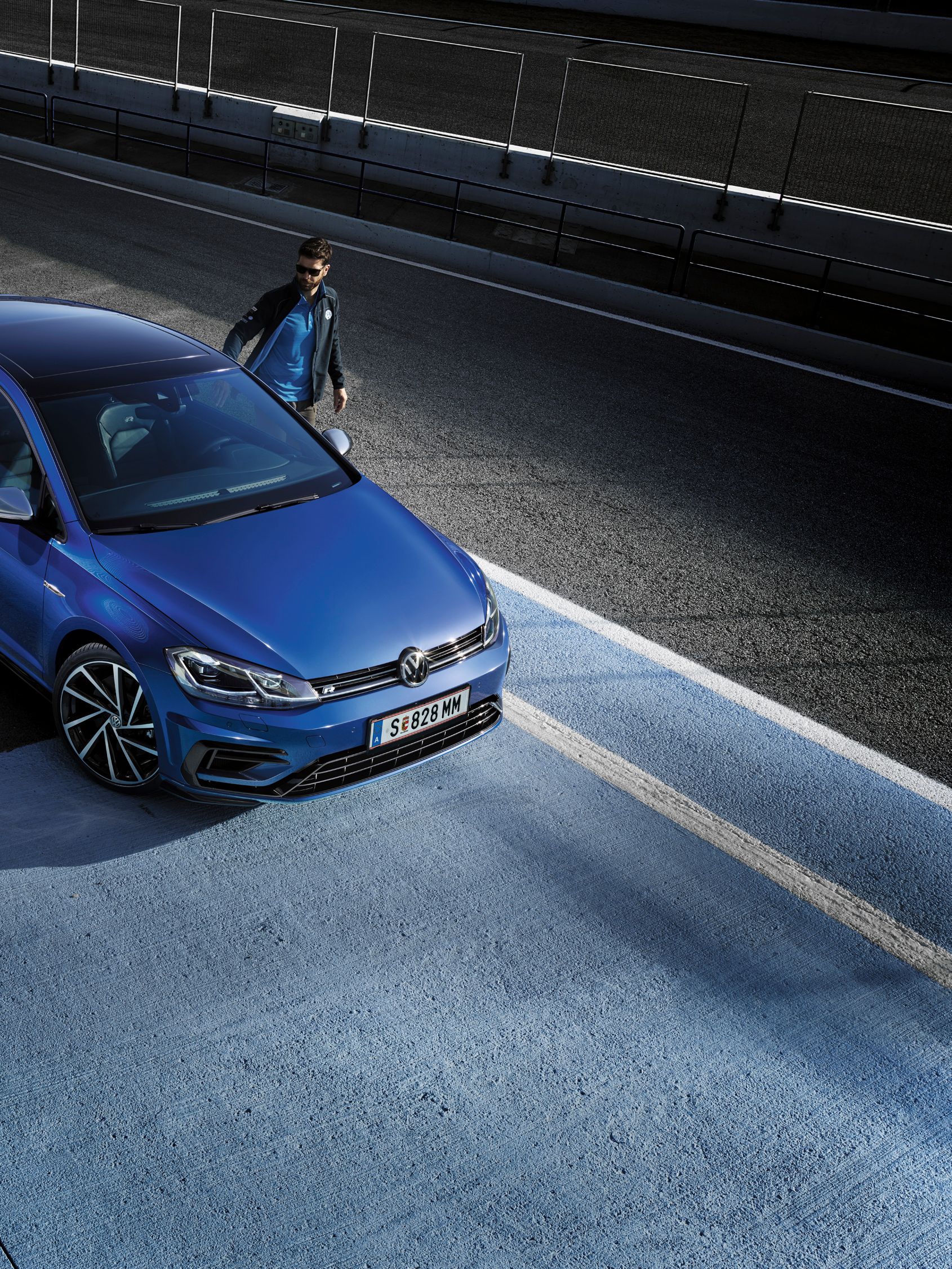vw golf r blau lapiz blue front oben
