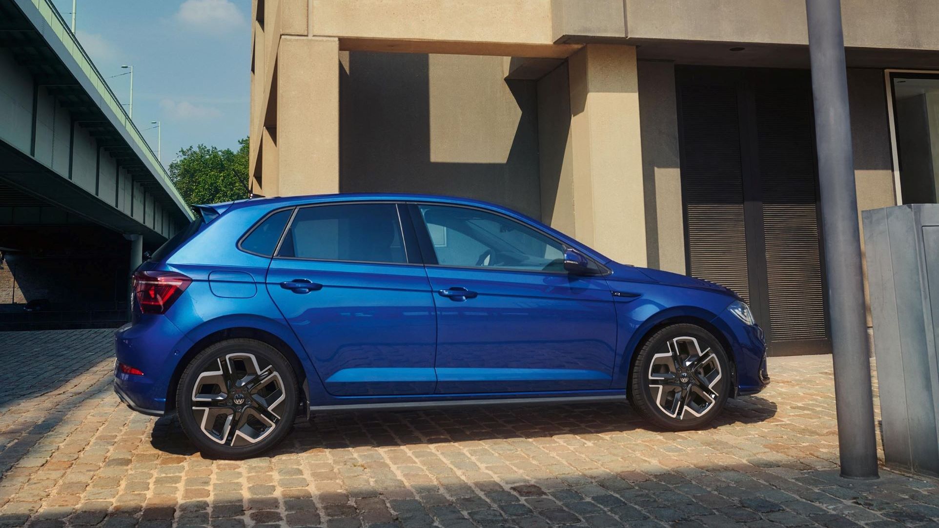 Blick auf das Digital Cockpit und Lenkrad im VW Polo Style.