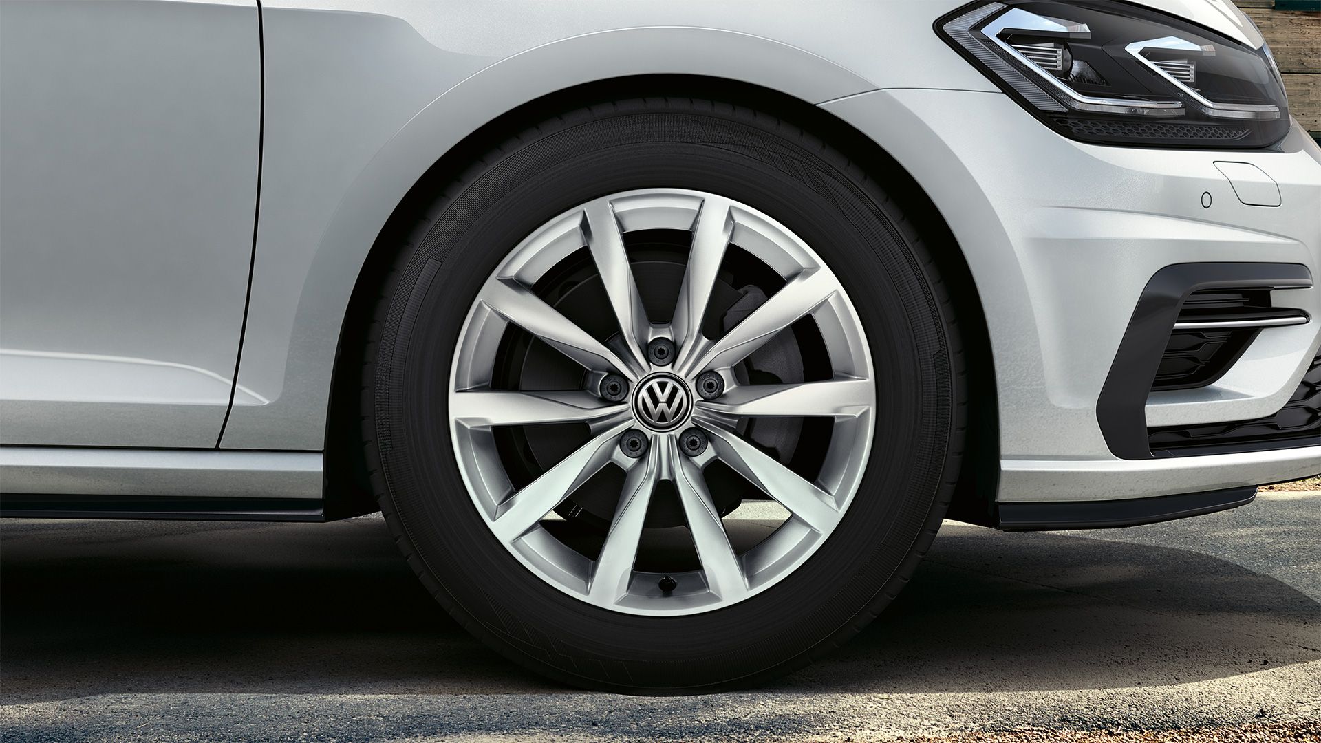 VW Golf Eksterier i bardhë, detaje, rrota, disqe dhe goma