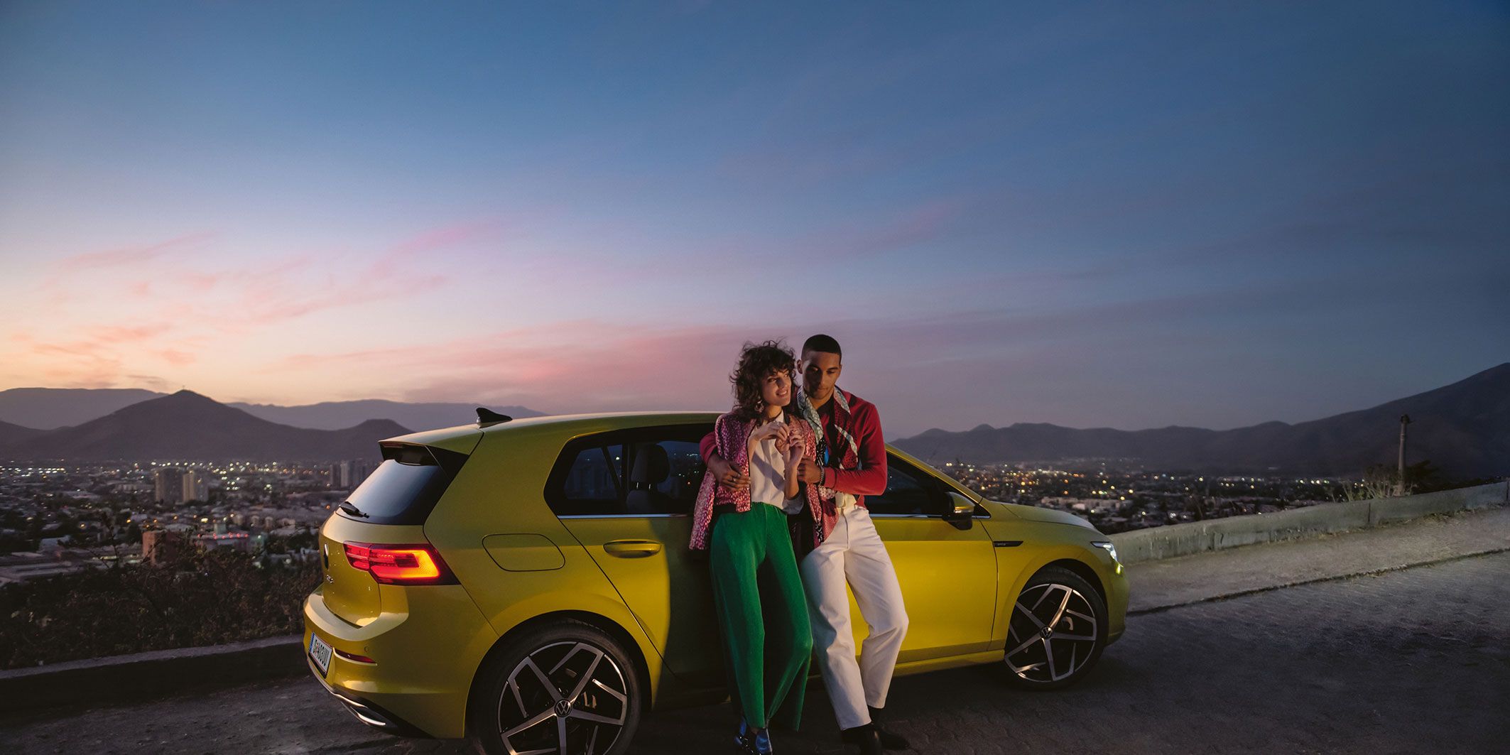 VW Golf gelb seitenansicht kurkuma