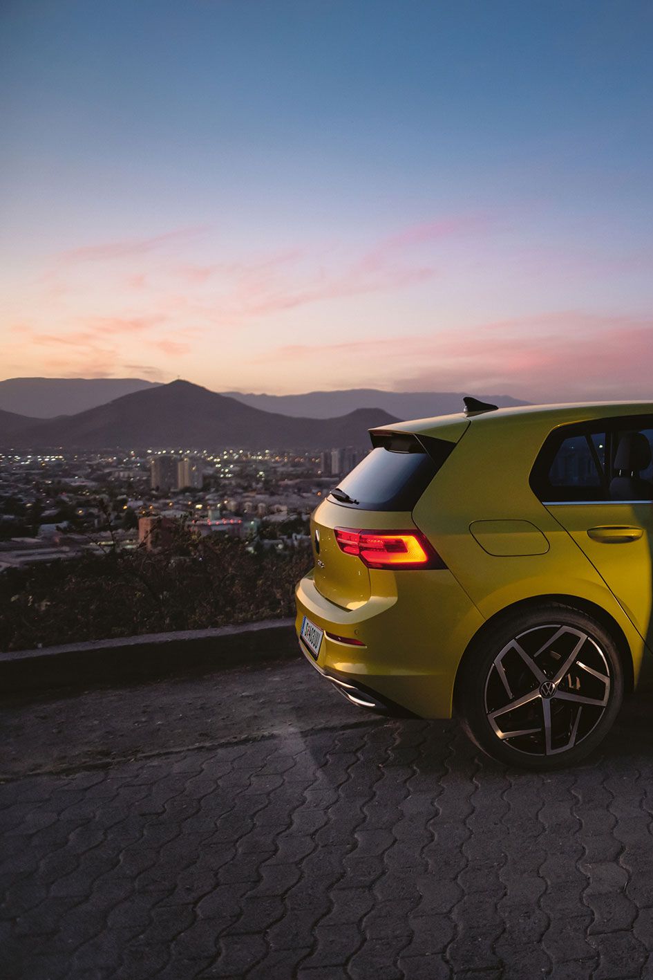 VW Golf gelb seitenansicht kurkuma