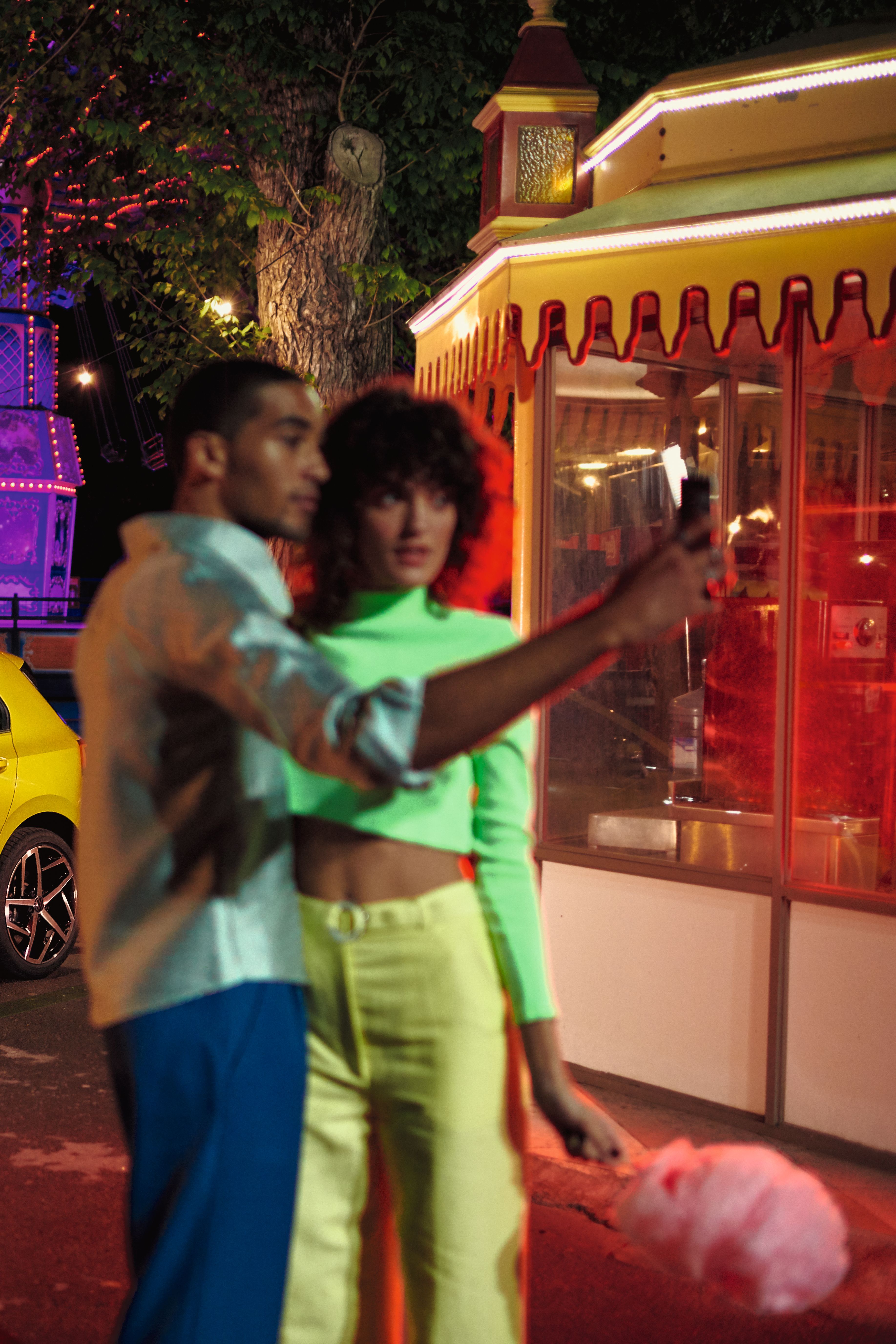 vw volkswagen golf 8 e verdhë selfie