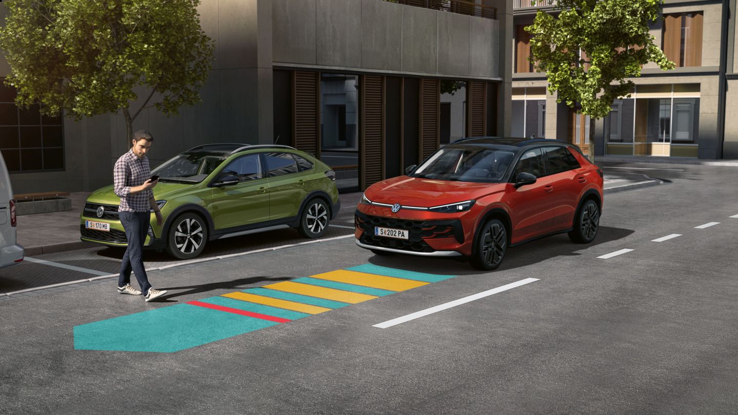 Illustration zeigt schematisch anhand eines VW T-Roc die Funktionsweise des Front Assist.