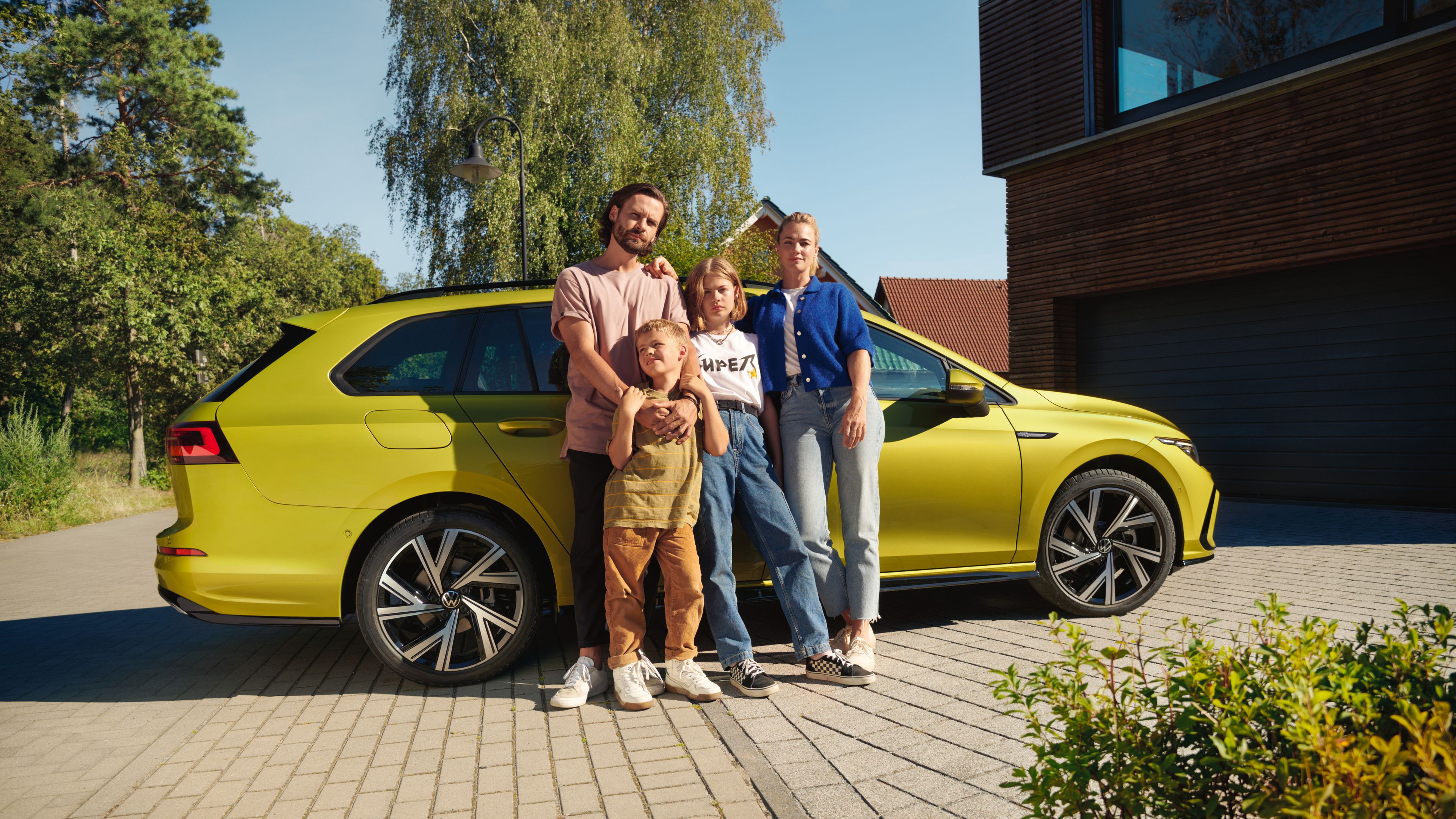 VW Golf Variant mit einer Familie 