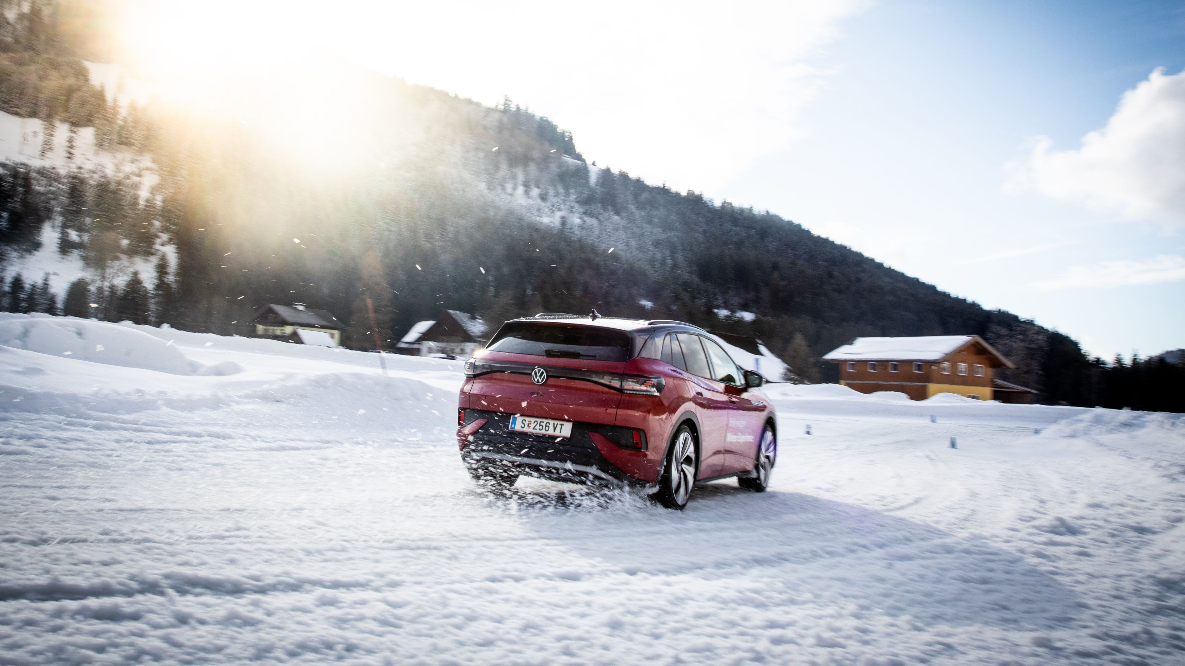 VW ID.4 GTX Elektro SUV Allradantrieb im Schnee